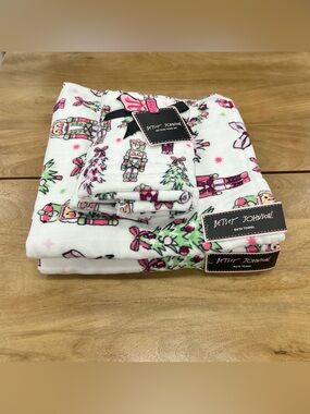 Betsey Johnson 4pc Bath/Hand Towel Set Christmas Tree Wreath Nutcracker Bow NWT